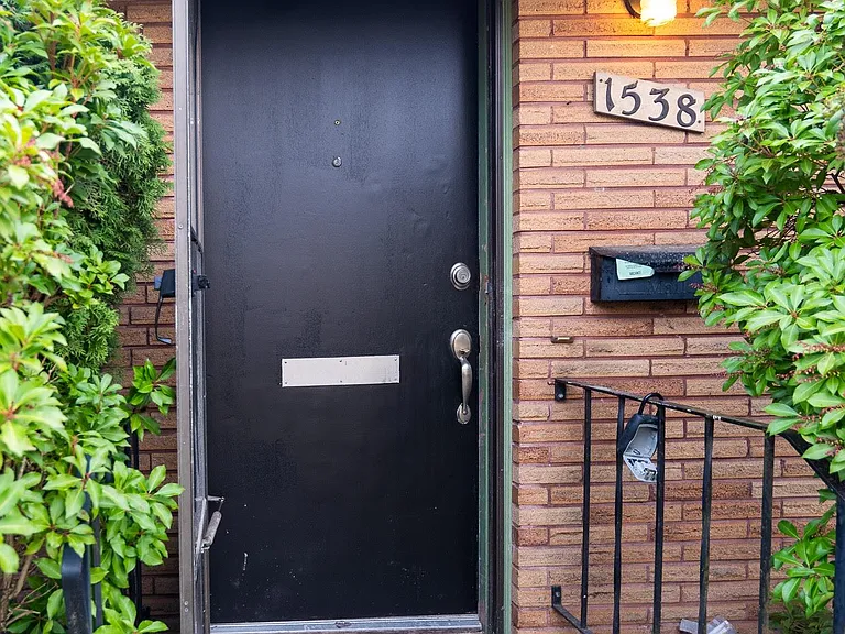 Entry to Unit 1538