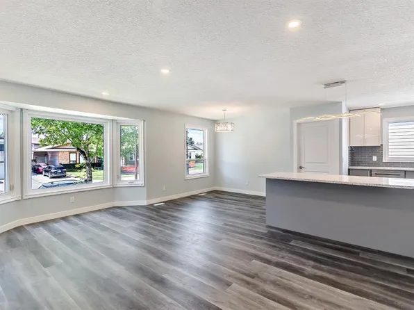 4528 W 40th St NE, Calgary, AB T1Y 6B3