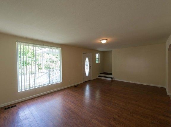 4th image of 1707 Parkway Dr