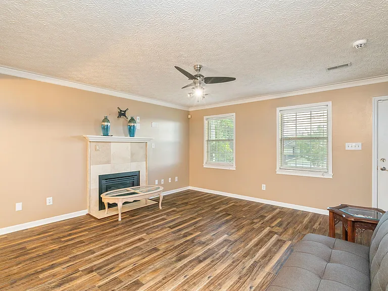 2376 Wadsworth Dr — Photo 6