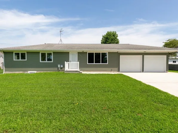 806 Gray St, Aplington, IA 50604