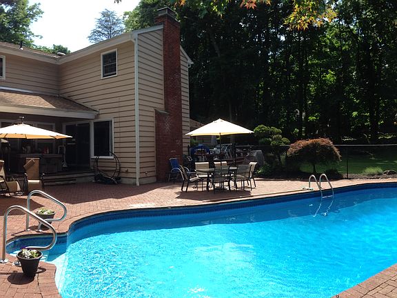 5th image of 56 Mayer Dr