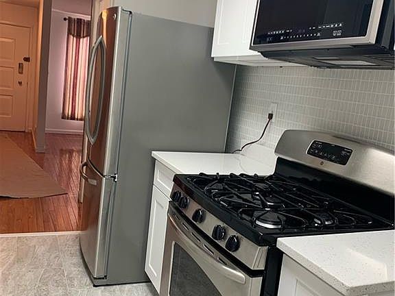 4th image of 550 Bolton Ave