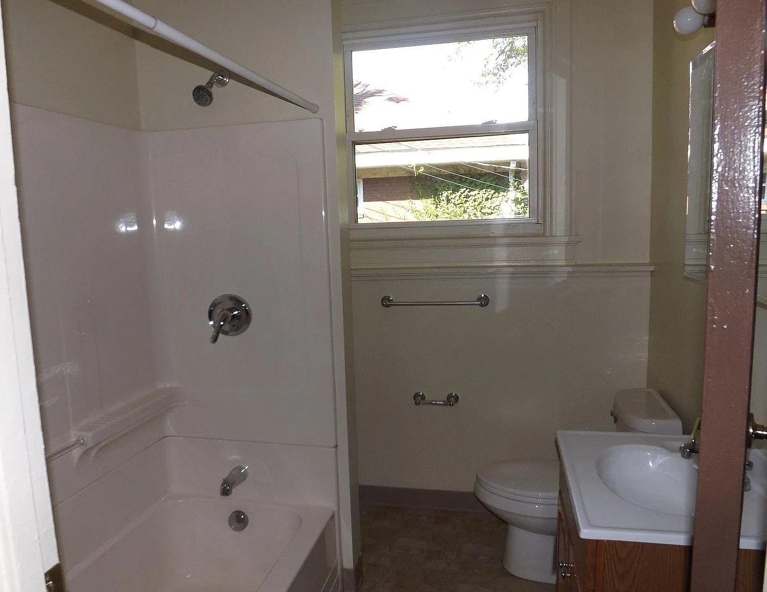 3 bed, 1.5 bath, $1,800 — Photo 2