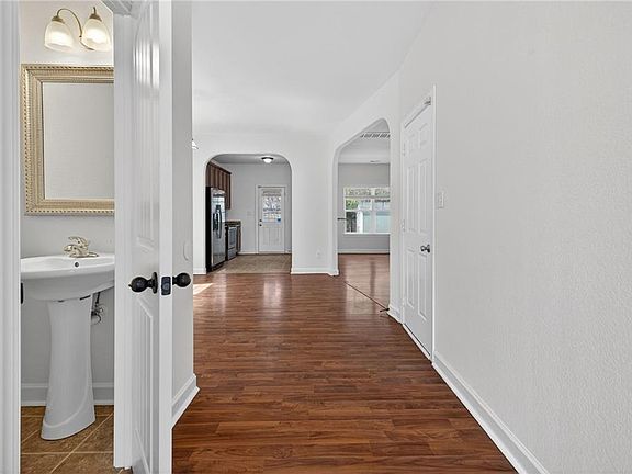 4th image of 217 Thalia Rd