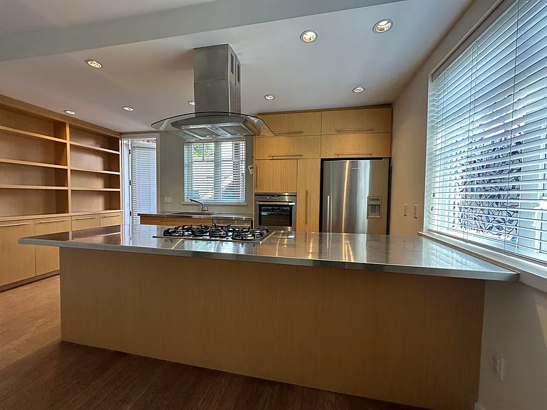 295 W 12th Ave — Photo 4