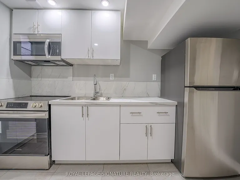 2111 Lynn Heights Dr #LOWER — Photo 8