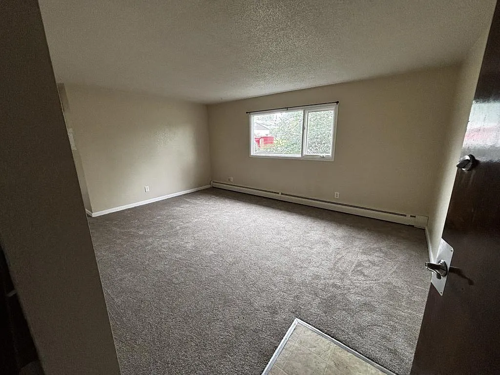 303 E 16th Ave — Photo 2