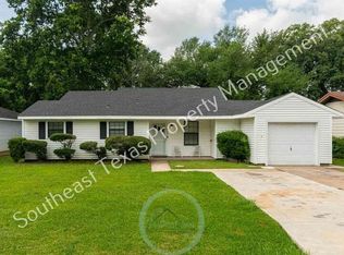 5131 Main Ave, Groves, TX 77619