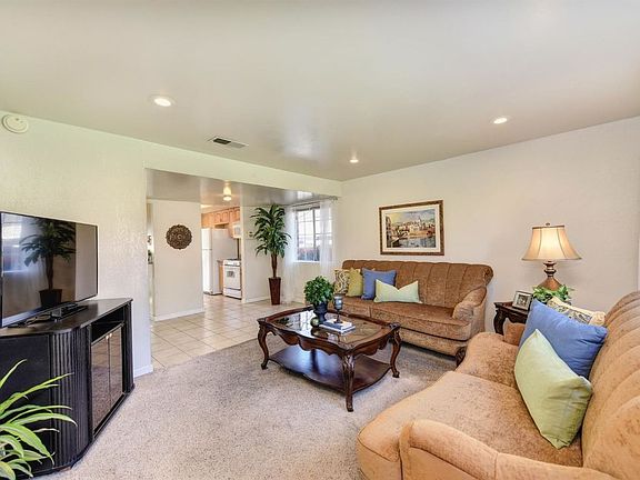 4th image of 4030 Oak Villa Cir