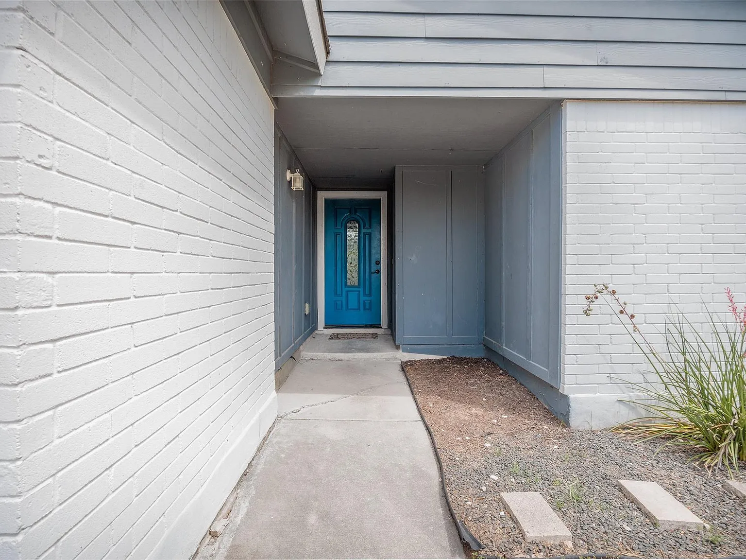 4 bed, 2.0 bath, 1303 sqft, $2,700 — Photo 2