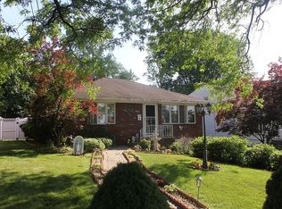 5 Essex Rd, Cedar Grove, NJ 07009