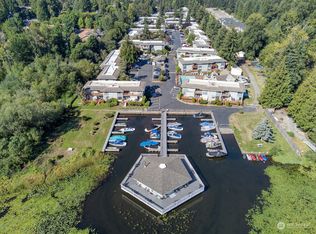 17203 NE 45th St APT 42, Redmond, WA 98052