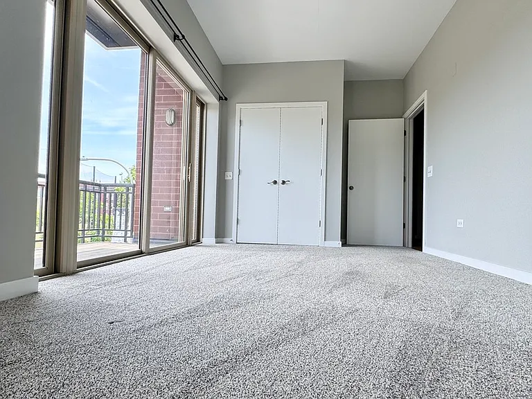 1075 W Roosevelt Rd #305 — Photo 18