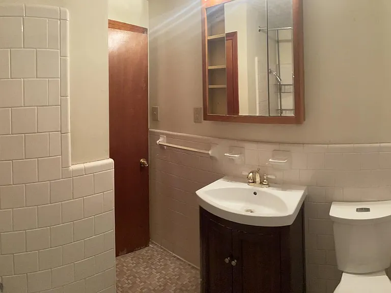 606 Doe St — Photo 14