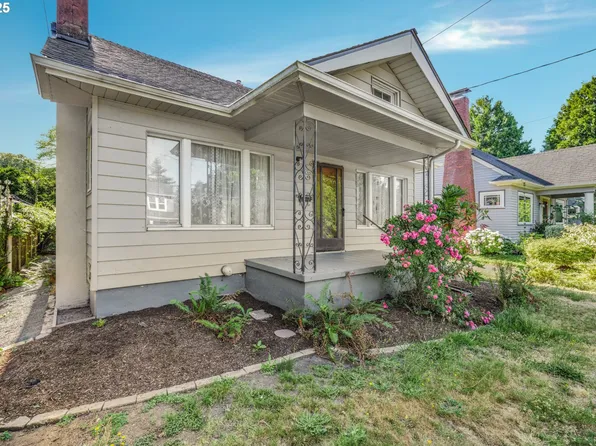 2744 NE Cesar E Chavez Blvd, Portland, OR 97212