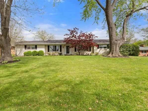 34 Country Fair Ln, Saint Louis, MO 63141
