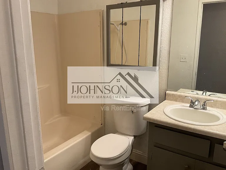 218 W Alameda St — Photo 7