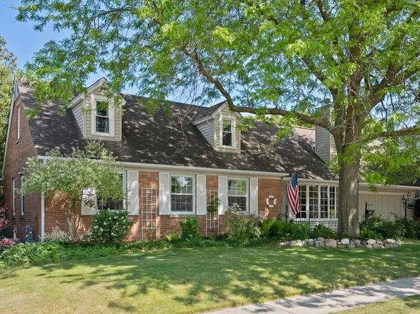 414 North Hillcrest COURT, Port Washington, WI 53074