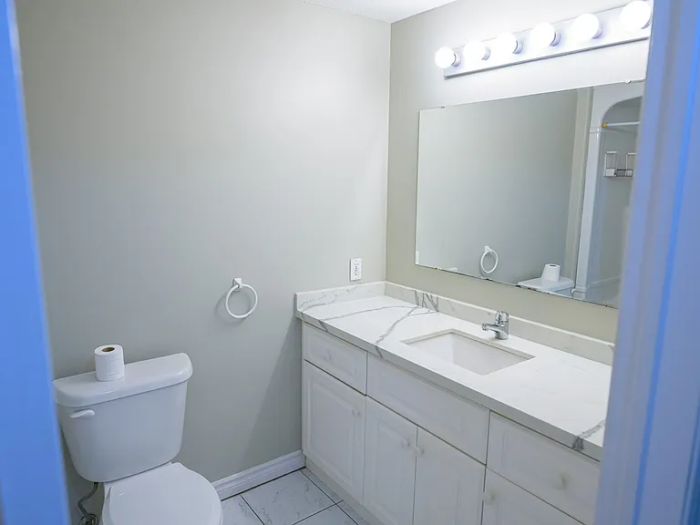 317 Queen St #103 — Photo 16