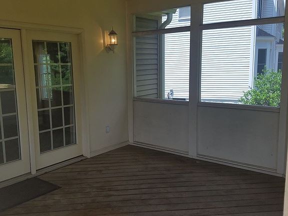 3rd image of 46432 Esterbrook Cir