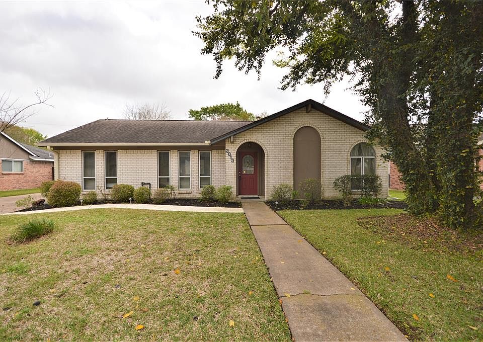 1st image of 3013 Village Ln