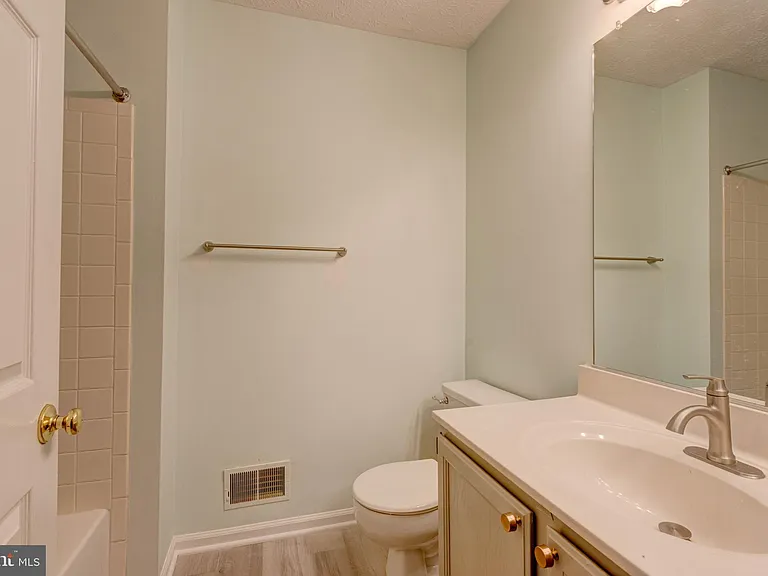 7925 Carriage Dr — Photo 26