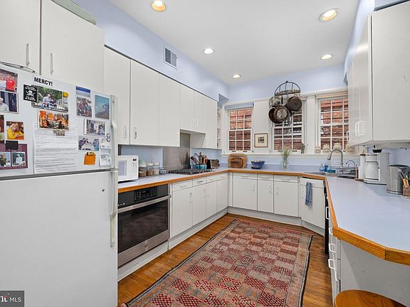 4th image of 1554 34th St NW