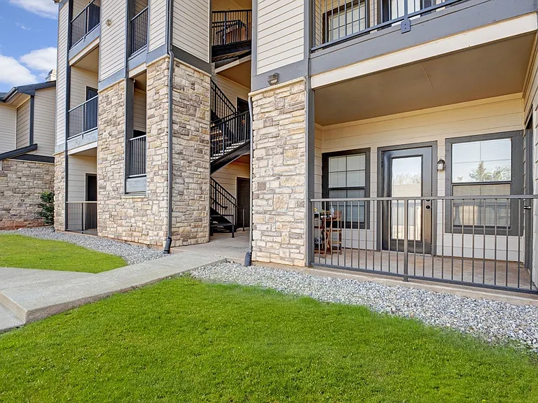 Stoneleigh on May Apartment Homes — Photo 18