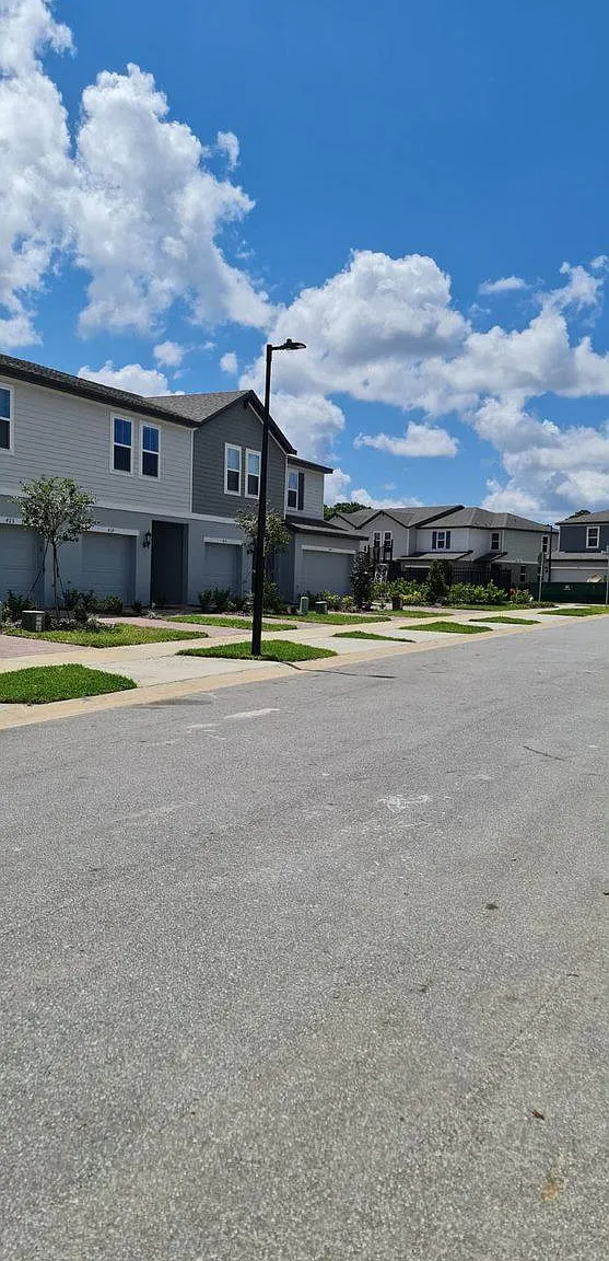 3 bed, 2.5 bath, 1485 sqft, $2,050 — Photo 4