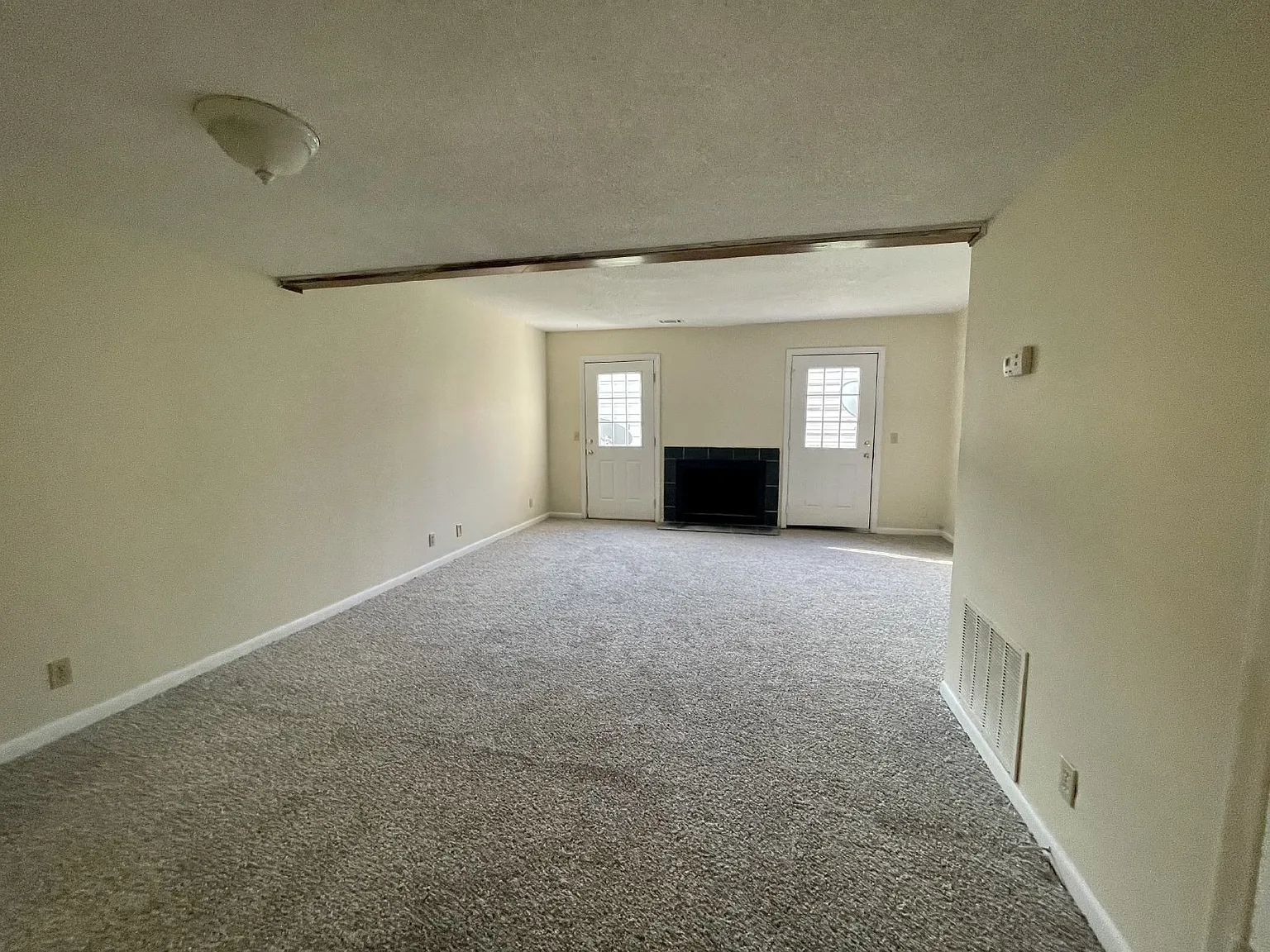 2 bed, 1.5 bath, 1064 sqft, $1,250 — Photo 2