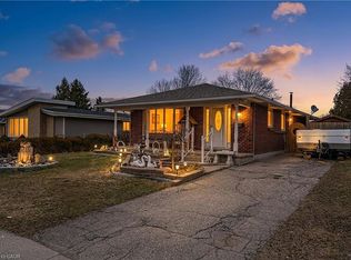 515 Strasburg Rd, Kitchener, ON N2E1P1