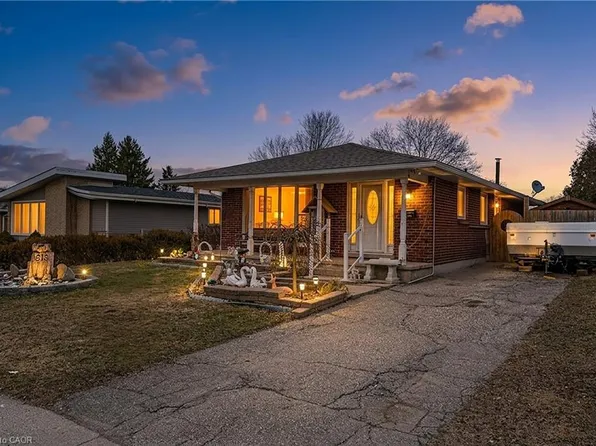 515 Strasburg Rd, Kitchener, ON N2E 1P1