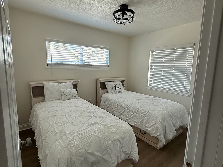 14613 Piuma Ave — Photo 20