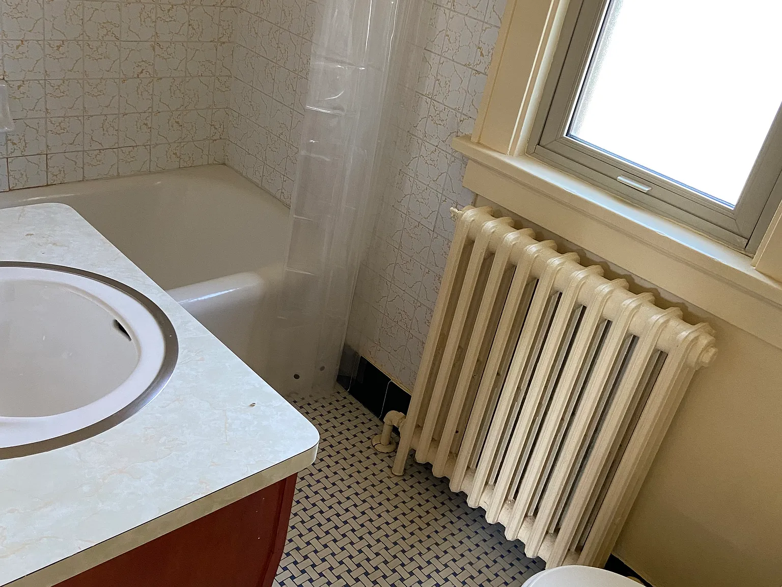 3 bed, $2,300 — Photo 4