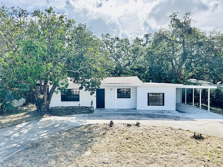 2928 W Elrod Ave — Photo 2