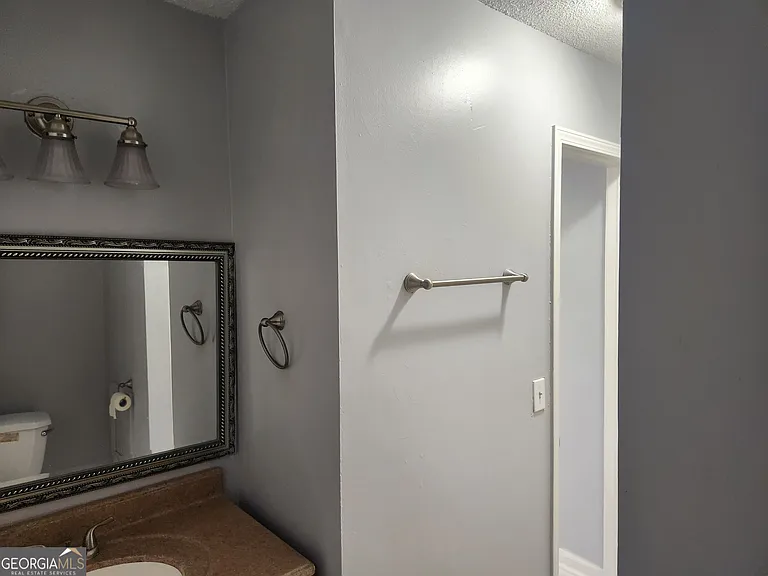 4002 Hawthorne Cir SE #A — Photo 8