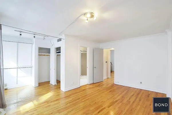 Rented by Bond New York | media 9