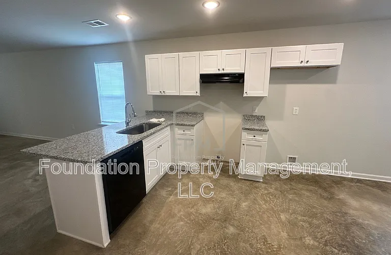 313 Westree St — Photo 3
