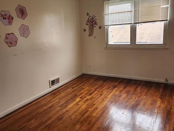 3rd image of 462 S 3rd Ave Floor 2