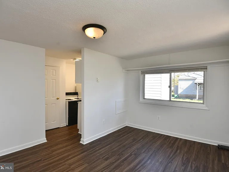 9001 Yorkshire Ln #B — Photo 4