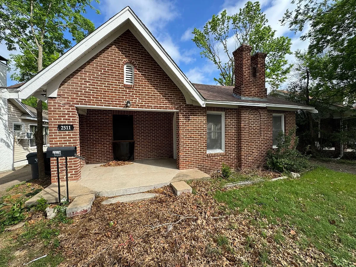Building Photo - 2511 Parrott Ave