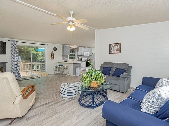 3rd image of 110 Courtney Pl