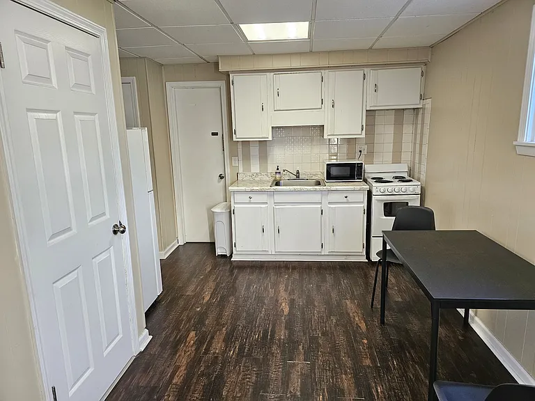 573 Oliver St #1 — Photo 2