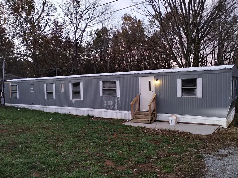 105 Gaylene Ave — Photo 1