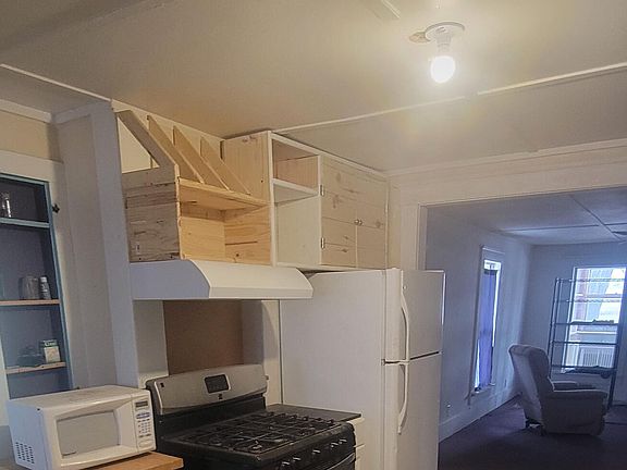 4th image of 328 Oliver St