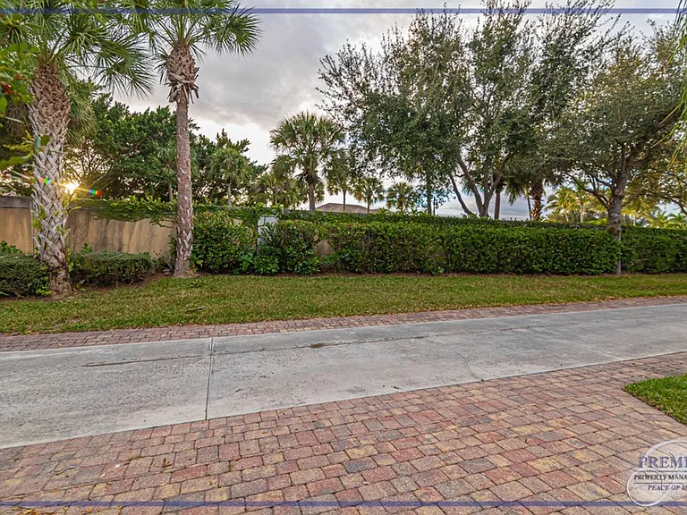 28576 Alessandria Cir — Photo 31