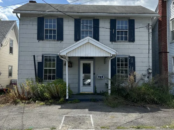 679 Railroad St, Millersburg, PA 17061