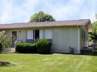 9 Ponagansett Pkwy #A, Narragansett, RI 02882