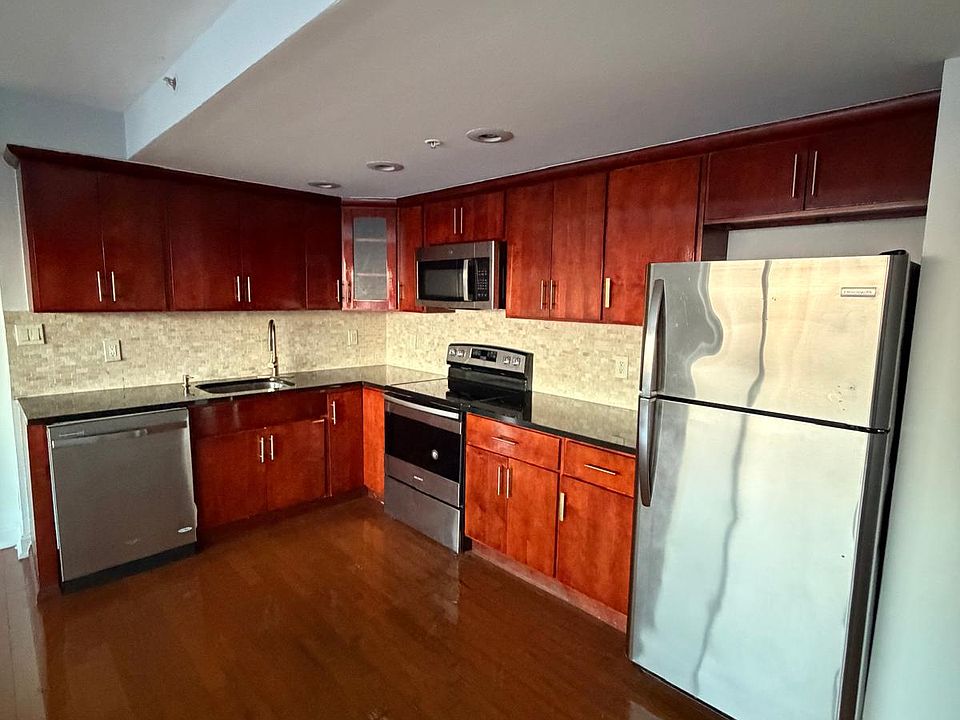 1st image of 60 Parkway Dr E APT 5L